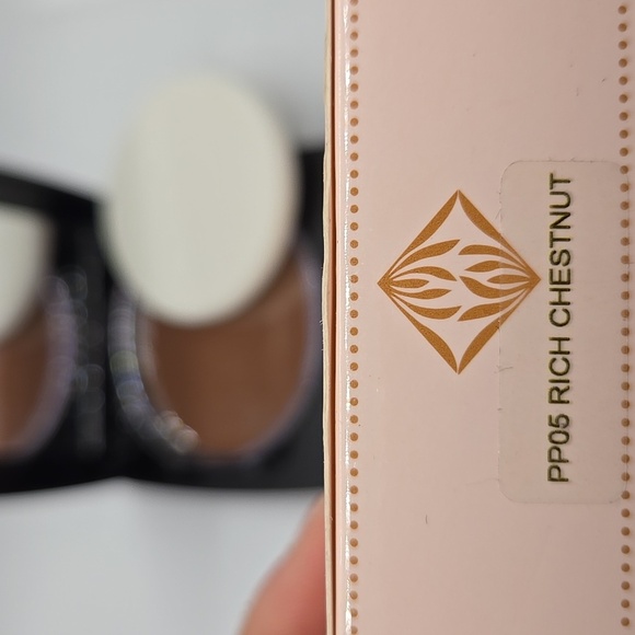 Hynt Beauty - Rich Chestnut Fine Pressed Powder - Picture 3 of 5